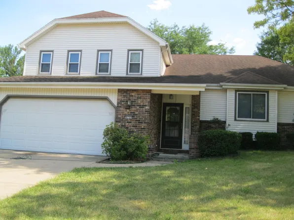 9750 Elmcrest Dr, Clive, IA 50325