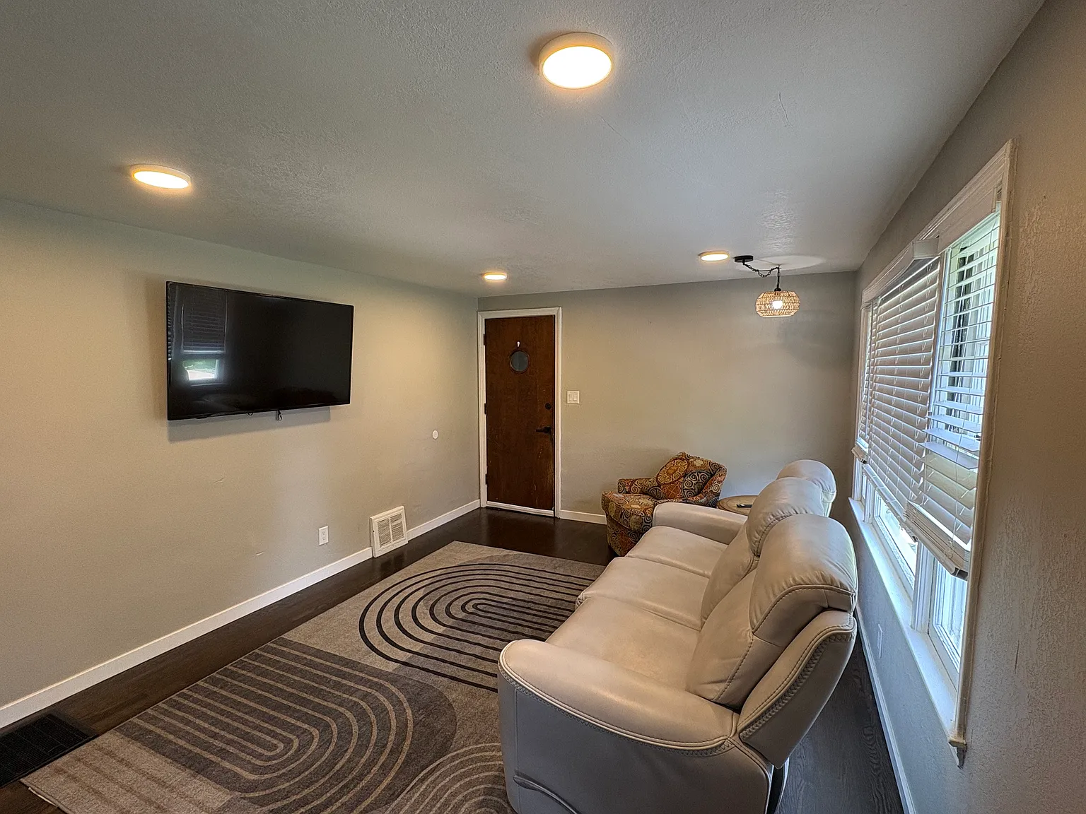 2 bed, 768 sqft, $2,199 — Photo 2