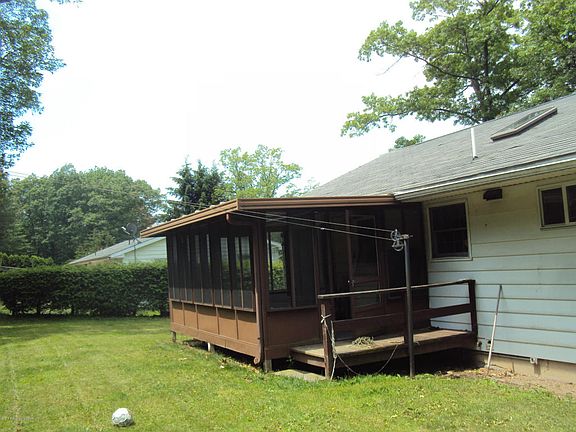 5th image of 268 Woodlawn Ave
