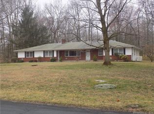 17 Lindencrest Dr, Danbury, CT 06811