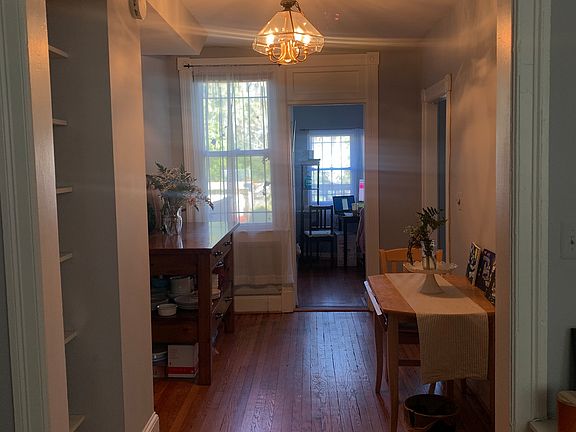 2nd image of 1352 D St SE