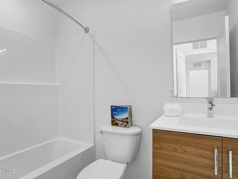1200 Capitol St #201 — Photo 23