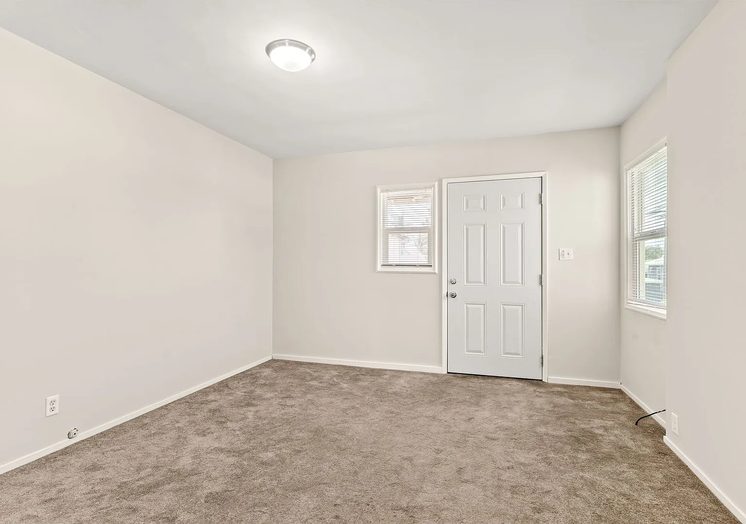 Charming San Leandro Duplex: 2 Bed w/ In-unit Laundry & Off-street Parking — Photo 3