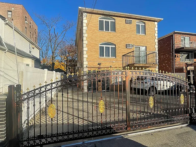 2163 E 17th St #2 — Photo 1