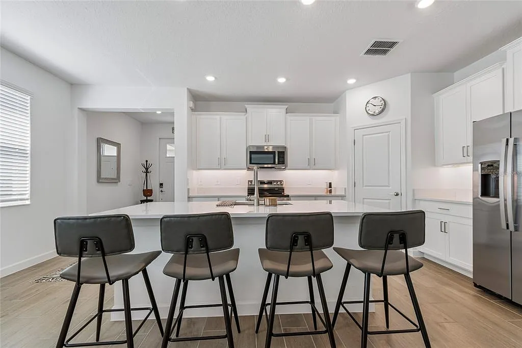 2 bed, 2.0 bath, 1783 sqft, $2,399 — Photo 4