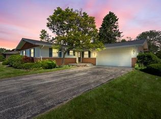 210 White Sand Ln, Racine, WI 53402