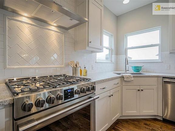 Just LOOK at these appliances. Bring on the Family Gatherings!