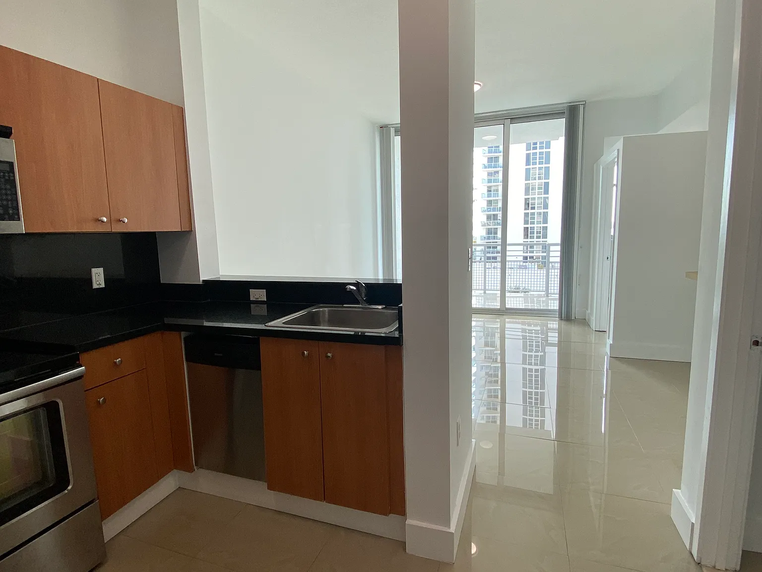1 bed, 1.5 bath, 709 sqft, $2,500 — Photo 4