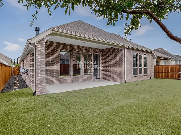 2933 Eccleston St — Photo 40