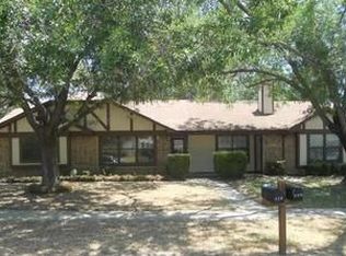 810 Midcreek Dr, Euless, TX 76039