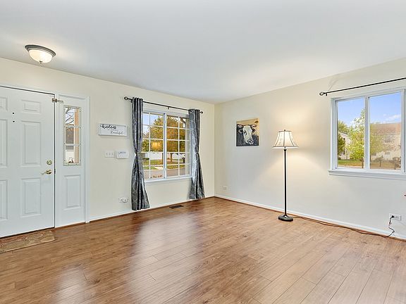 2nd image of 5356 Lansbury Cir