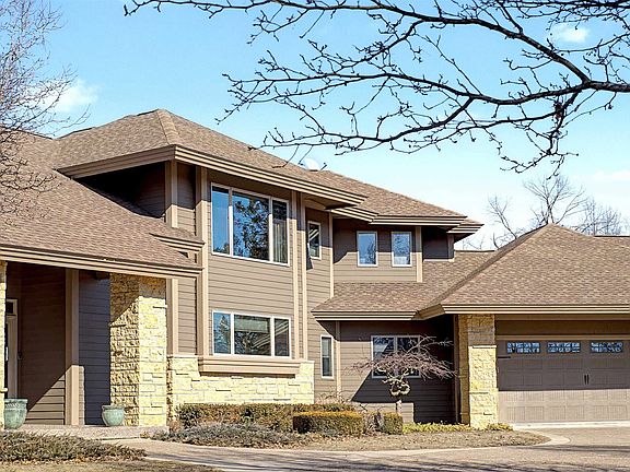 3rd image of 1 E Hoffman Rd