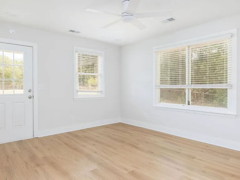 1010 Fiall St — Photo 12