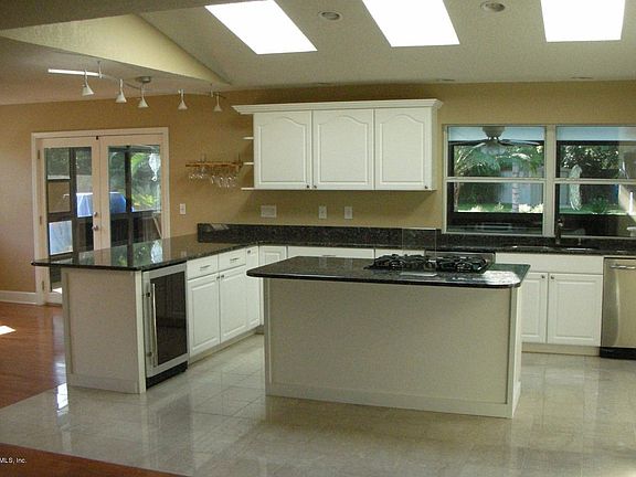 4th image of 920 Grove Park Dr W