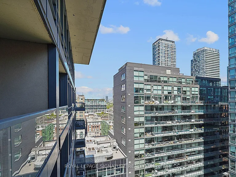 438 King St W #1417 — Photo 23