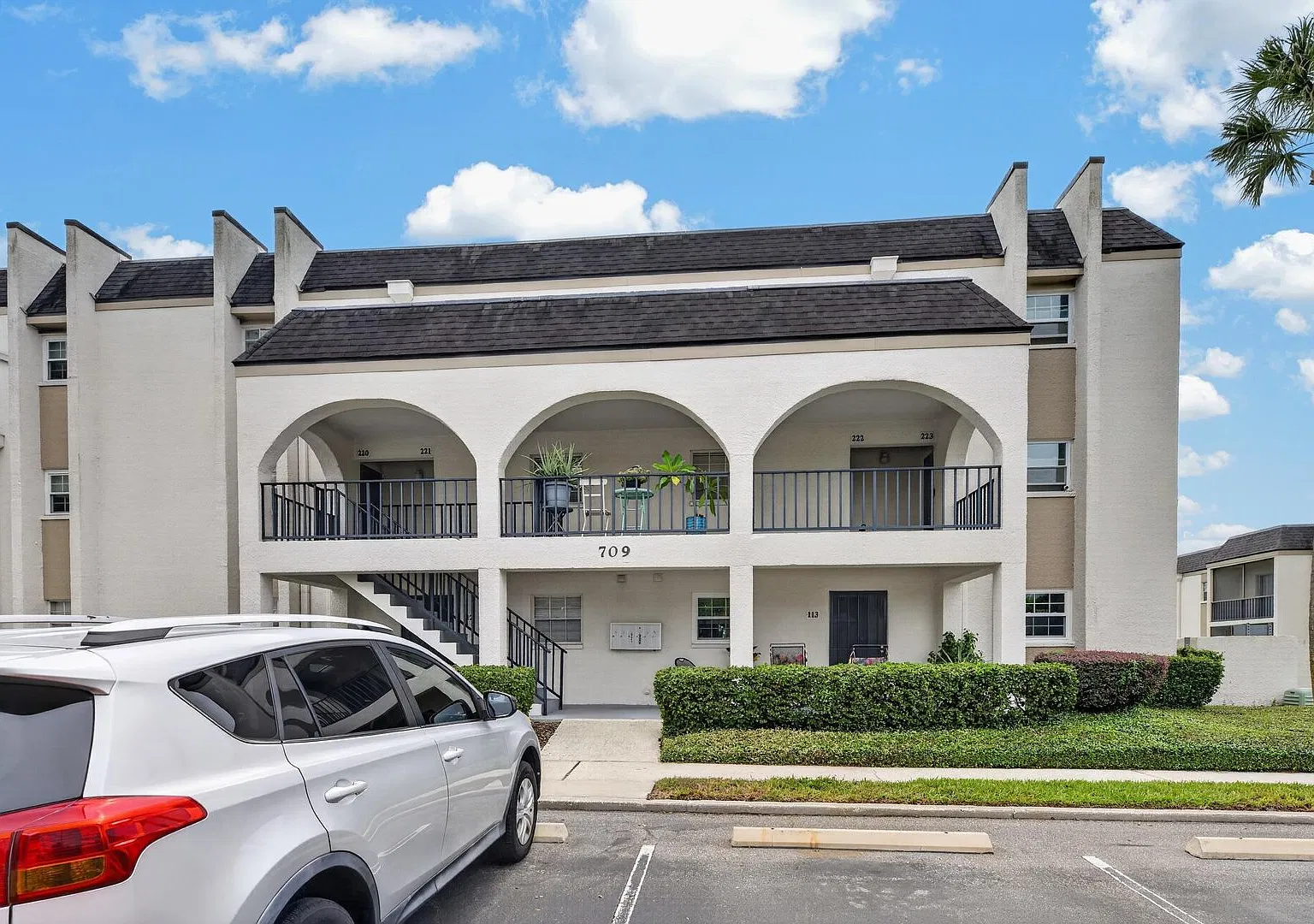 Updated 2 Bedroom Condo With A Beautiful Pool View! Russellwood Brandon — Photo 3