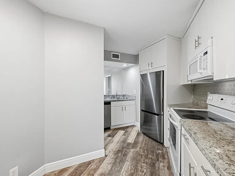 10401 W Broward Blvd #401 — Photo 11