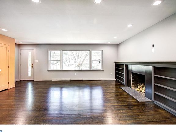 4th image of 104 Stimson Pl