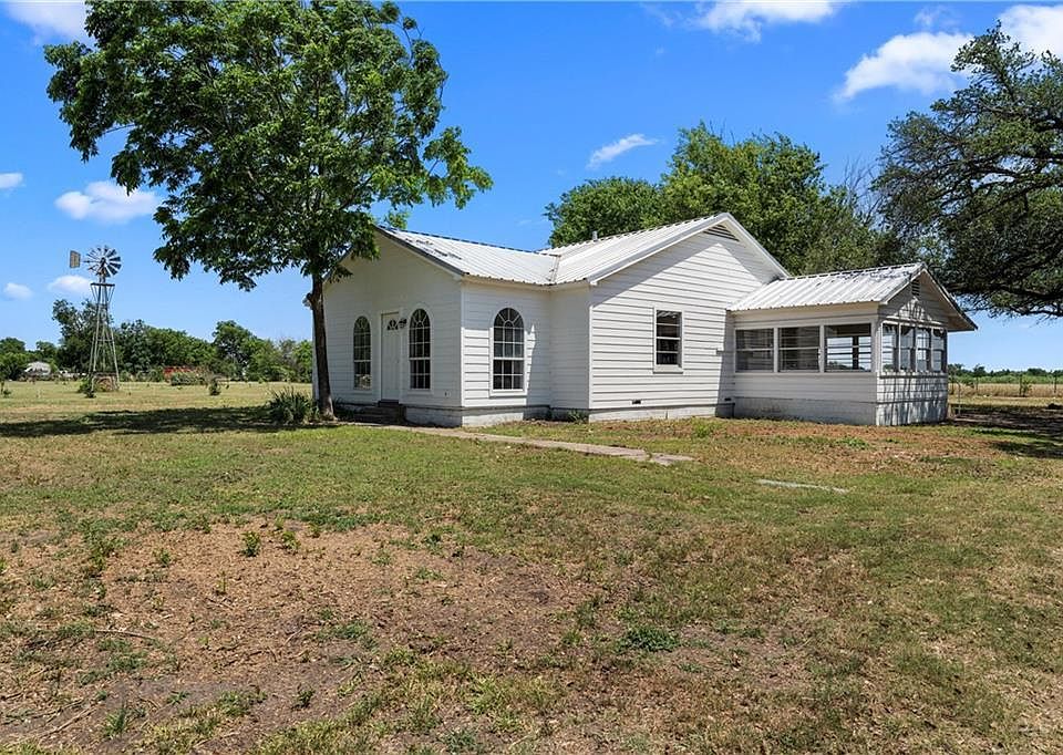 198 County Road 483, Lott, TX 76656 Zillow