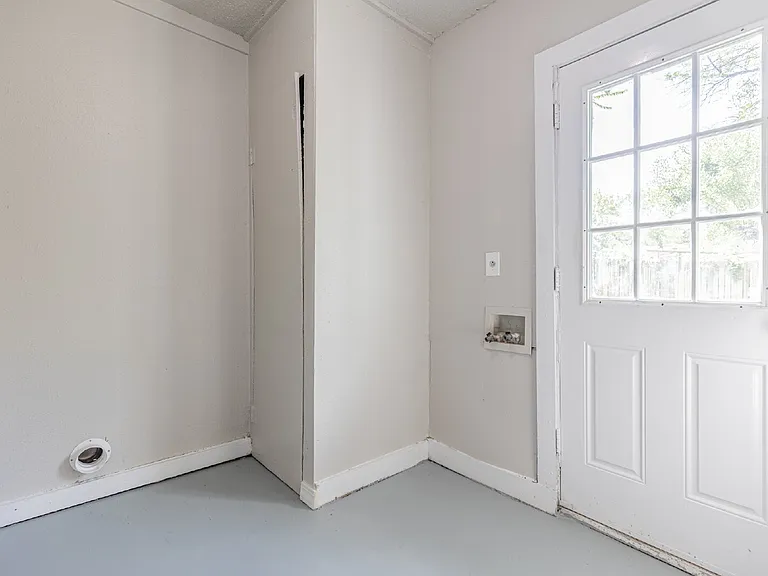 2306 Fairhill St — Photo 25