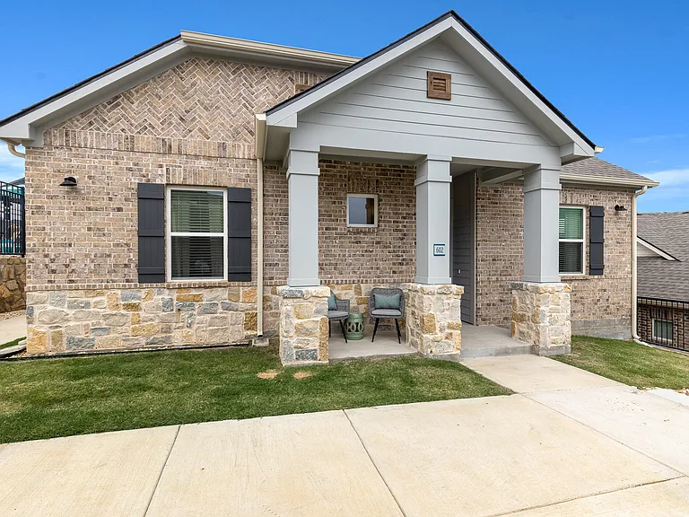 Avilla Grove — Photo 1