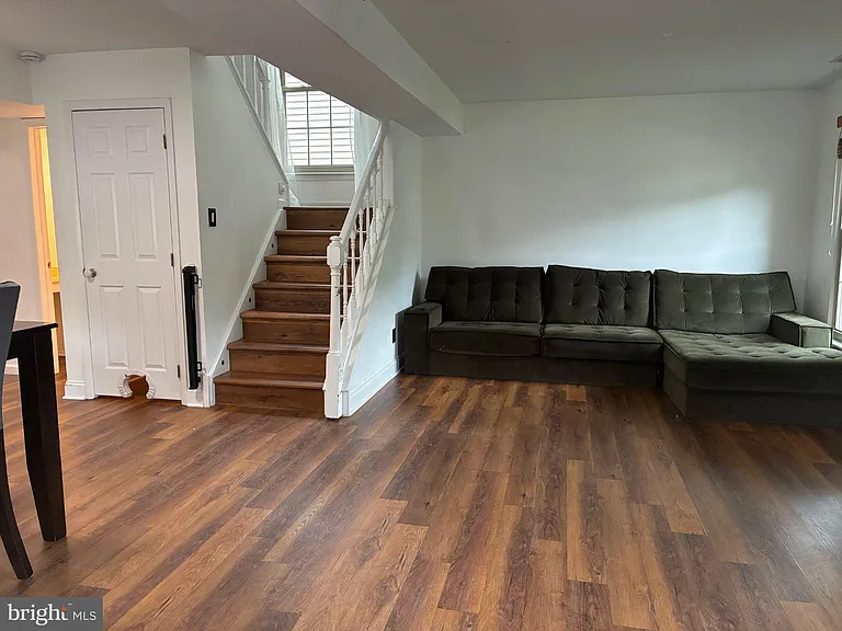 20 Woodvale Dr — Photo 3