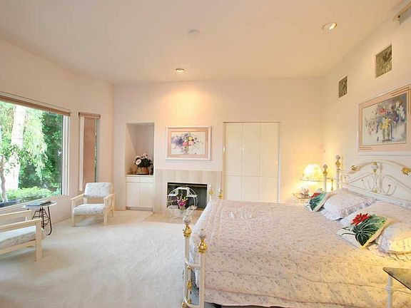 3rd image of 4615 Yerba Santa Dr