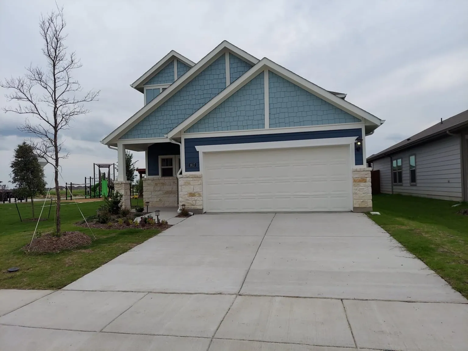 4 bed, 1981 sqft, $2,450 — Photo 1