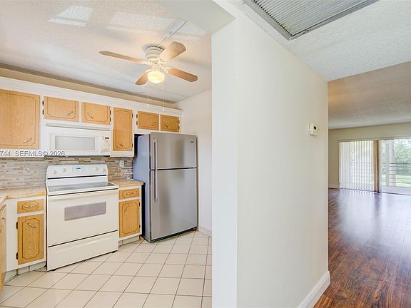 2nd image of 9233 SW 8th St APT 208