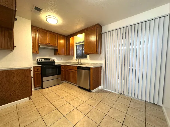 1190 Kenwood Ave, 1190 Kenwood Ave APT 5, Turlock, CA 95380