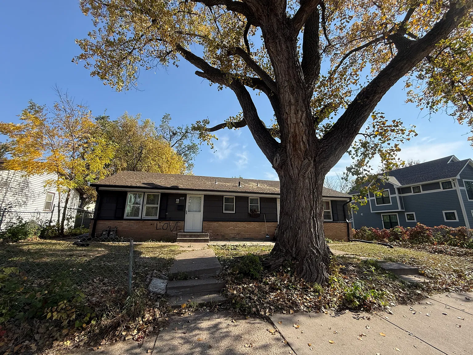 3 bed, 1200 sqft, $1,950 — Photo 1
