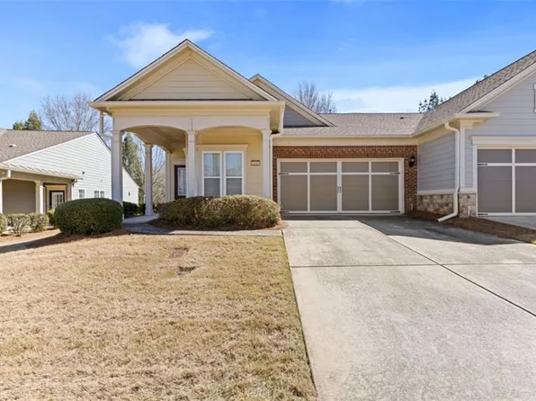6106 Longleaf Dr, Hoschton, GA 30548