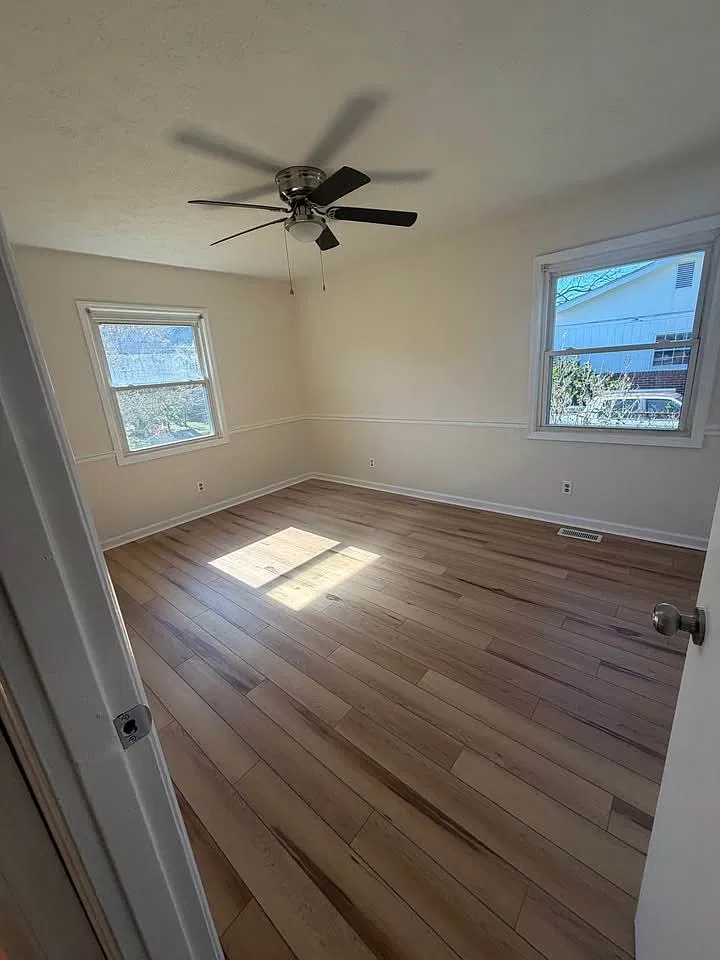 3 Bed / 1.5 Bath Single Level Brick Ranch — Photo 3