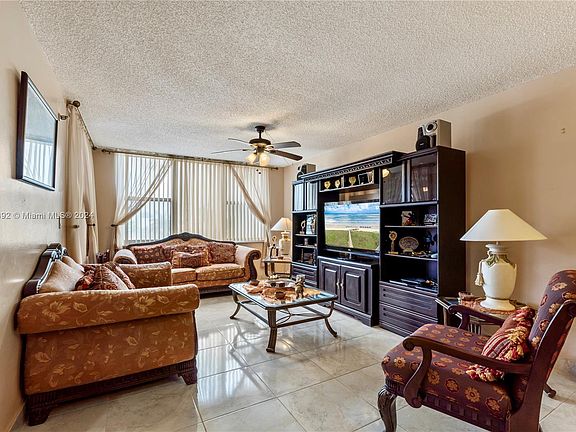3rd image of 17890 W Dixie Hwy APT 404