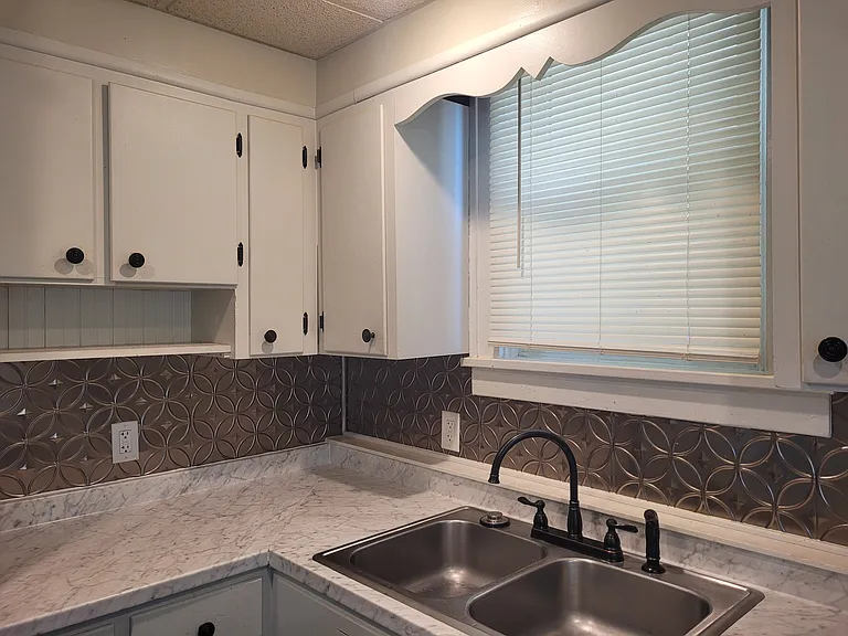 125 E 25th Ave — Photo 5