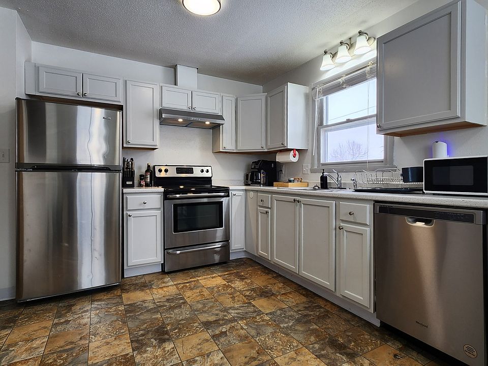 1st image of 525 7th Ave E