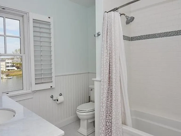 2123 Fairfield Beach Rd — Photo 14