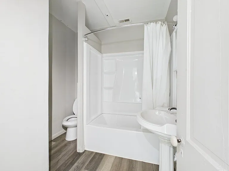 516 Park St #A — Photo 11