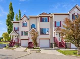 15 S Rocky Ridge Gate NW #5, Calgary, AB T3G 4P6
