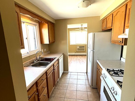 3rd image of 7110 W 93rd Pl #Penthouse B