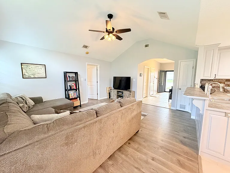 4694 Stonewall Cir — Photo 3