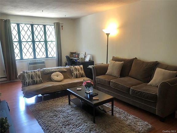 5th image of 405 Sierra Vista Ln