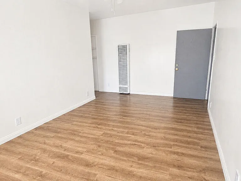 1351 S Cochran Ave #10 — Photo 3