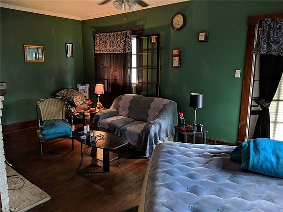 4th image of 245 Potomac Ave