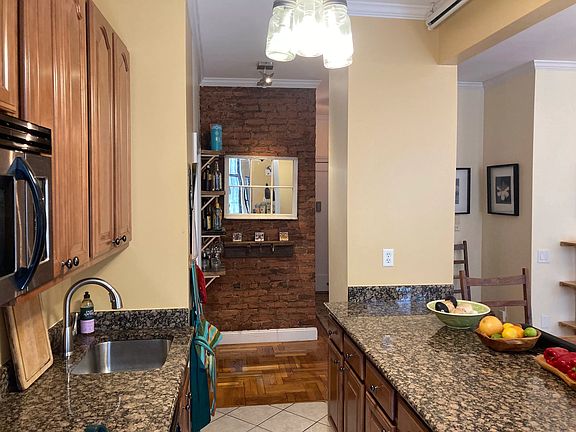 4th image of 418 Saint Johns Pl APT 1E