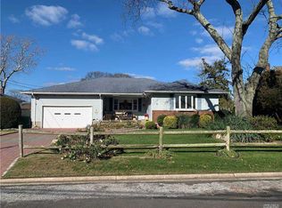 31 Kennedy Ave, North Babylon, NY 11703