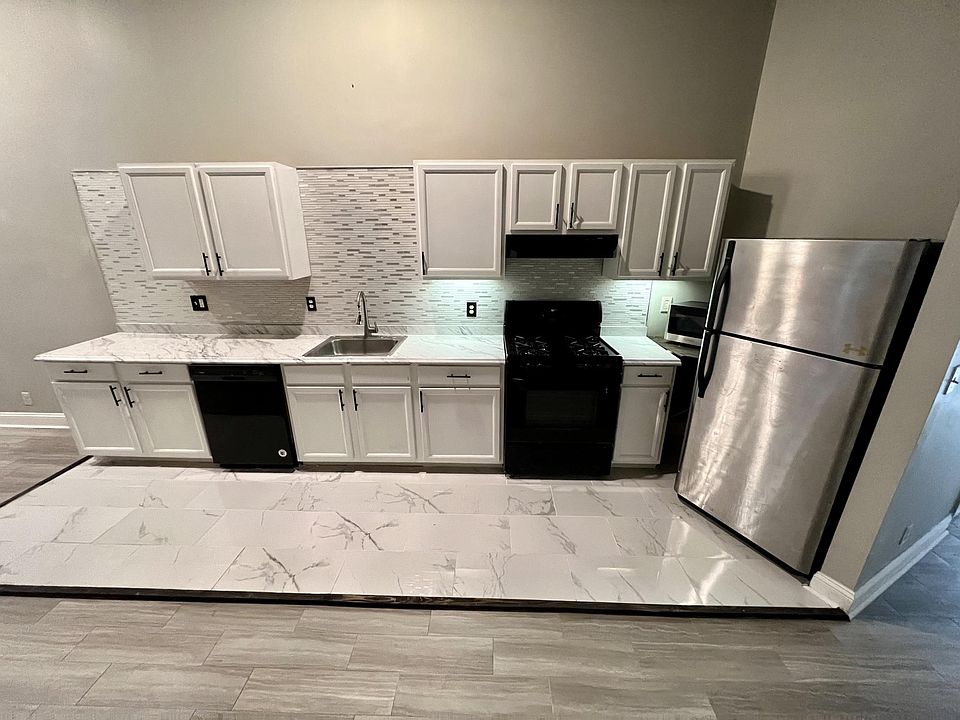 1st image of 3255 Cresson St #1