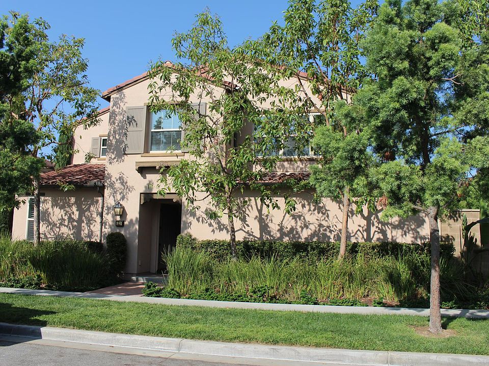 Front Entry. This is an end unit.