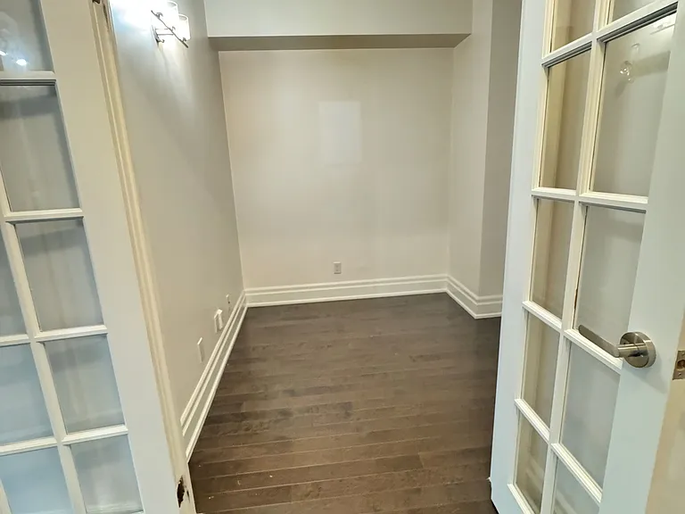 39 Upper Duke Cres #318 — Photo 16