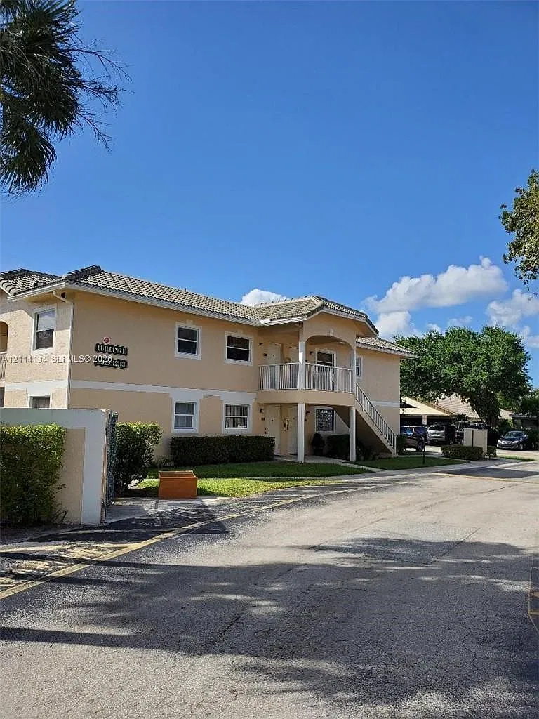 Royal Garden Condo — Photo 1